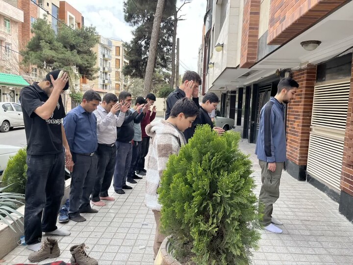 خدمت جهادی نمازگزاران و جوانان مسجد جامع حضرت حجت بن الحسن(عج) و پایگاه بسیج شهید باهنر به منازل مسکونی آسیب دیده در مهرویلا