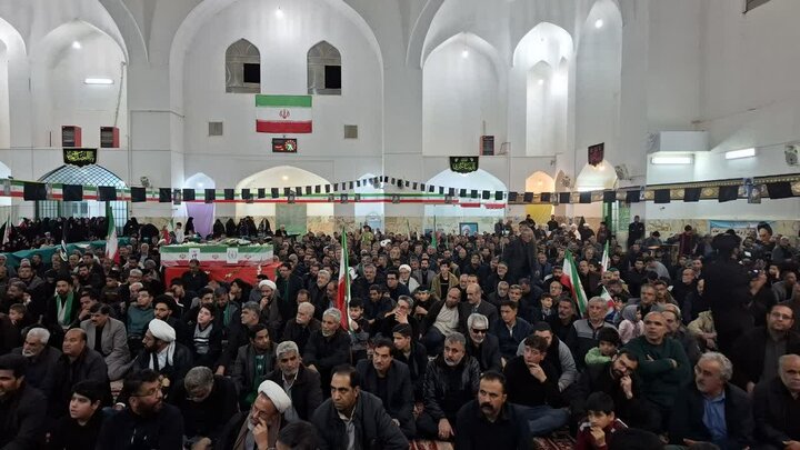 تصاویر/ وداع تفتی ها با شهید علیرضا دهقانی سانیچ و پدر پنج قلوهای تفتی
