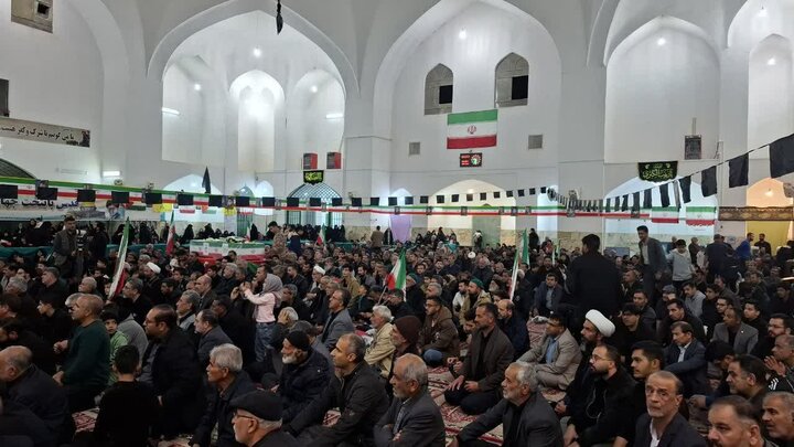 تصاویر/ وداع تفتی ها با شهید علیرضا دهقانی سانیچ و پدر پنج قلوهای تفتی
