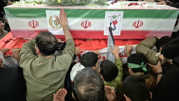 تصاویر/ وداع تفتی ها با شهید علیرضا دهقانی سانیچ و پدر پنج قلوهای تفتی
