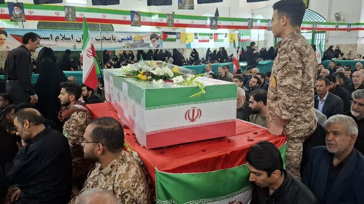 تصاویر/ وداع تفتی ها با شهید علیرضا دهقانی سانیچ و پدر پنج قلوهای تفتی
