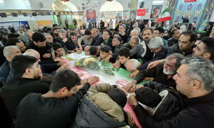 تصاویر/ وداع تفتی ها با شهید علیرضا دهقانی سانیچ و پدر پنج قلوهای تفتی
