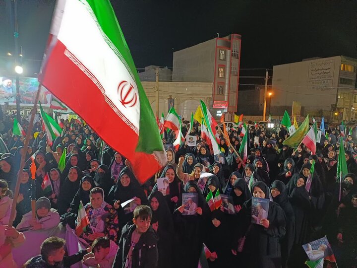 تصاویر/بیست و چهارمین شب حضور پرشور مردم ولایتمدار مامونیه در تجدید بیعت با آرمان‌های انقلاب