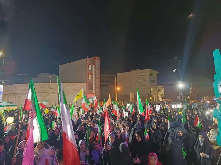 تصاویر/بیست و چهارمین شب حضور پرشور مردم ولایتمدار مامونیه در تجدید بیعت با آرمان‌های انقلاب