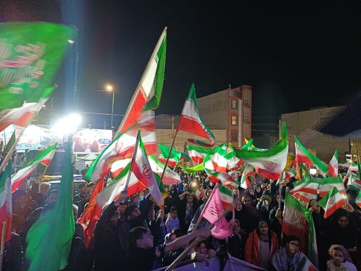 تصاویر/بیست و چهارمین شب حضور پرشور مردم ولایتمدار مامونیه در تجدید بیعت با آرمان‌های انقلاب