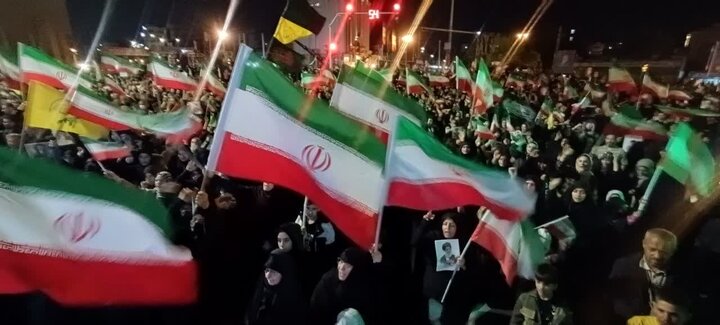 تصاویر/ اجتماع مردم قرچک برای دفاع از وطن