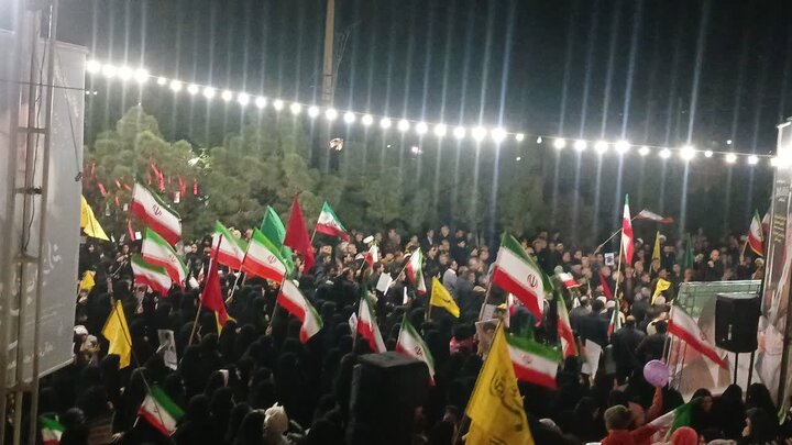 تصاویر/اجتماع باشکوه و وحدت بخش  مردم شهر نوش آباد در حمايت انقلاب اسلامی