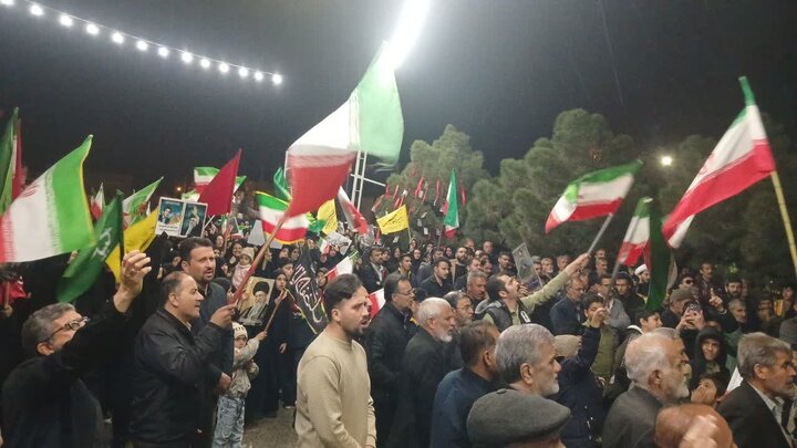 تصاویر/اجتماع باشکوه و وحدت بخش  مردم شهر نوش آباد در حمايت انقلاب اسلامی
