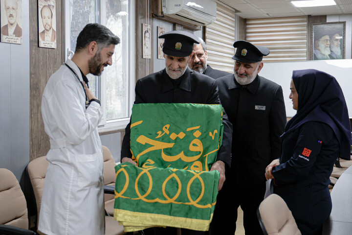 تصاویر/ حضور کاروان خدام حرم مطهر رضوی در بیمارستان امام خمینی (ره) تهران