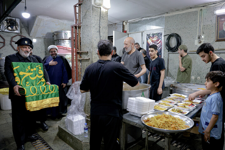 تصاویر/ حضور کاروان خدام حرم مطهر رضوی در بیمارستان امام خمینی (ره) تهران