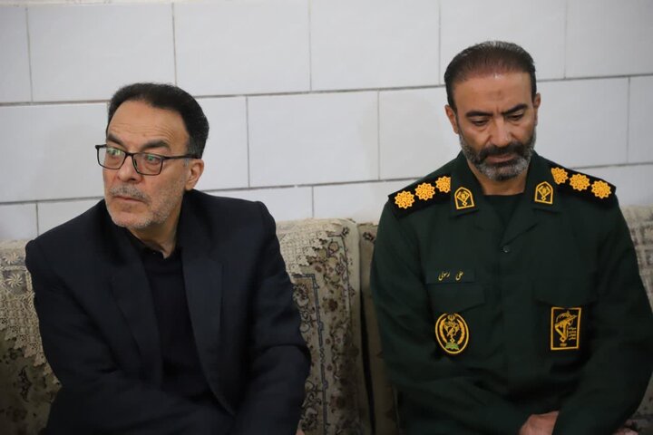 تصاویر/دیدار مسئولان استان مرکزی با خانواده گرانقدر شهید معظم محمد حسین ترابی در اولین روز کاری ادارات در سال جدید