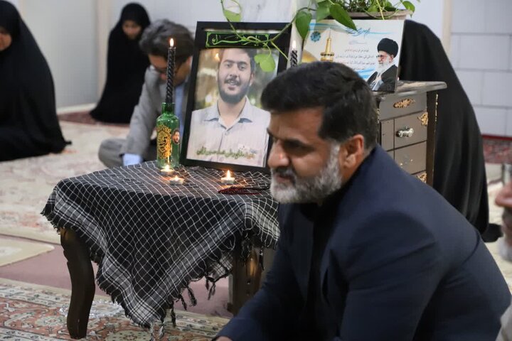 تصاویر/دیدار مسئولان استان مرکزی با خانواده گرانقدر شهید معظم محمد حسین ترابی در اولین روز کاری ادارات در سال جدید