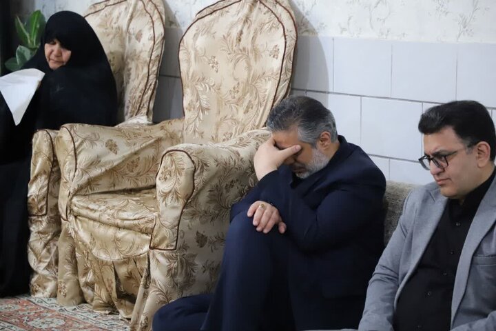 تصاویر/دیدار مسئولان استان مرکزی با خانواده گرانقدر شهید معظم محمد حسین ترابی در اولین روز کاری ادارات در سال جدید