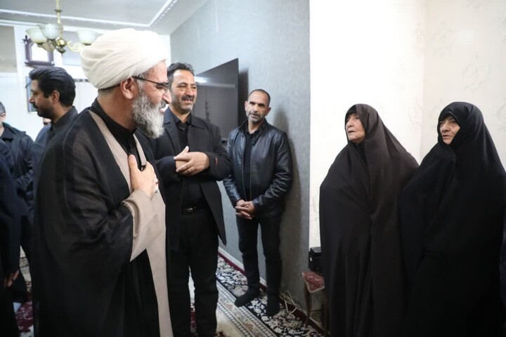 تصاویر/ دیدار مسئولان استان سمنان با خانواده‌ شهیدان علیرضا دوست‌محمدی و مهدی حامدی