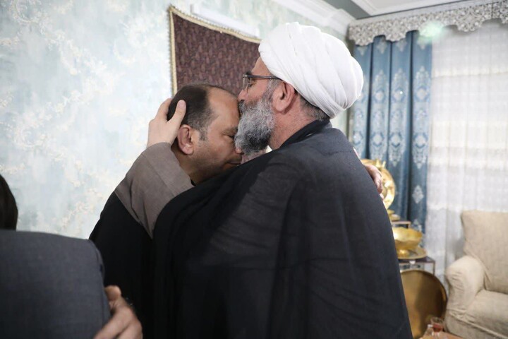 تصاویر/ دیدار مسئولان استان سمنان با خانواده‌ شهیدان علیرضا دوست‌محمدی و مهدی حامدی