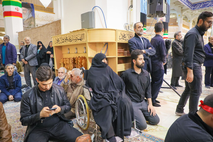 تصاویر/ مراسم وداع با شهید دانش آموز محمد حسین دهقان در حرم حضرت معصومه سلام‌الله‌علیها