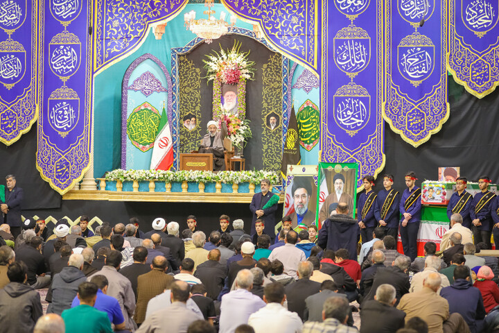 تصاویر/ مراسم وداع با شهید دانش آموز محمد حسین دهقان در حرم حضرت معصومه سلام‌الله‌علیها