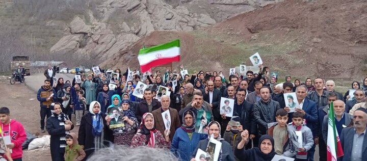 تصاویر/ راهپیمایی با شکوه مردم شهیدپرور گازرخان از روستاهای الموت جنب  قلعه حسن صباح الموت در بیعت با رهبری معظم انقلاب اسلامی
