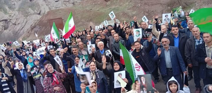 تصاویر/ راهپیمایی با شکوه مردم شهیدپرور گازرخان از روستاهای الموت جنب  قلعه حسن صباح الموت در بیعت با رهبری معظم انقلاب اسلامی