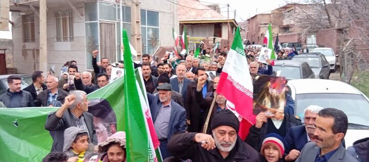 تصاویر/ راهپیمایی با شکوه مردم شهیدپرور گازرخان از روستاهای الموت جنب  قلعه حسن صباح الموت در بیعت با رهبری معظم انقلاب اسلامی
