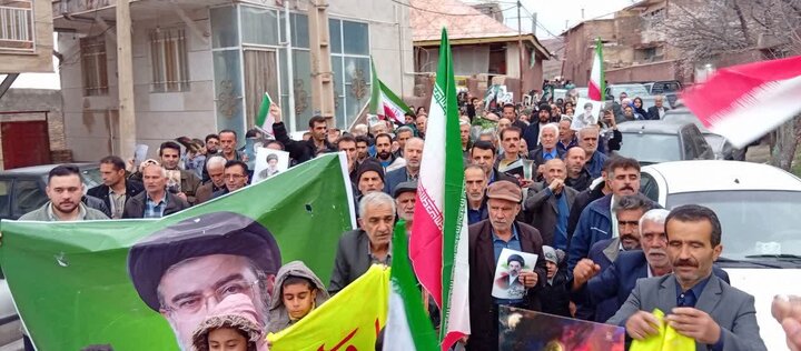 تصاویر/ راهپیمایی با شکوه مردم شهیدپرور گازرخان از روستاهای الموت جنب  قلعه حسن صباح الموت در بیعت با رهبری معظم انقلاب اسلامی