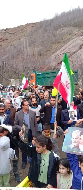 تصاویر/ راهپیمایی با شکوه مردم شهیدپرور گازرخان از روستاهای الموت جنب  قلعه حسن صباح الموت در بیعت با رهبری معظم انقلاب اسلامی