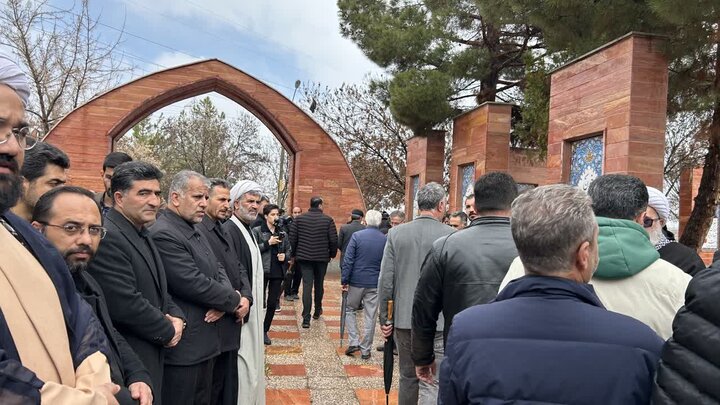 تصاویر/ پیکر مطهر دانش آموز شهید نازنین زینب ملایی در میاندوآب