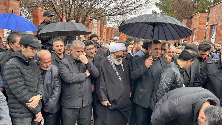 تصاویر/ پیکر مطهر دانش آموز شهید نازنین زینب ملایی در میاندوآب