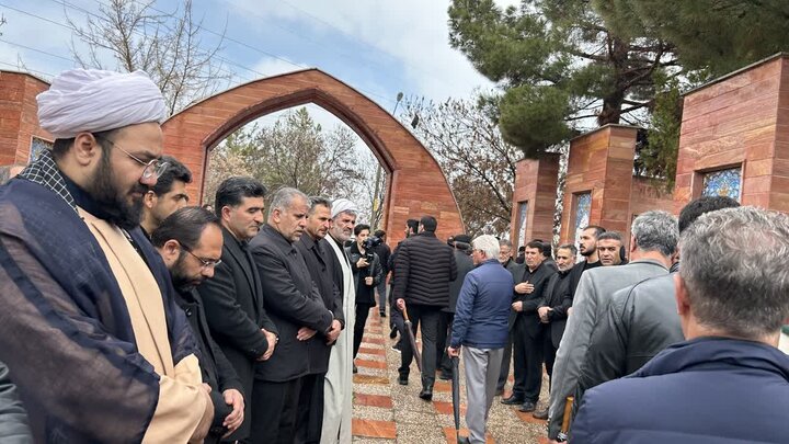 تصاویر/ پیکر مطهر دانش آموز شهید نازنین زینب ملایی در میاندوآب