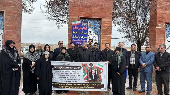 تصاویر/ پیکر مطهر دانش آموز شهید نازنین زینب ملایی در میاندوآب