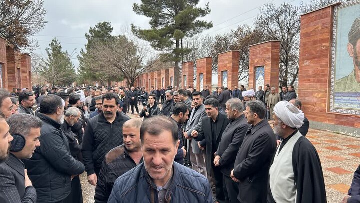 تصاویر/ پیکر مطهر دانش آموز شهید نازنین زینب ملایی در میاندوآب