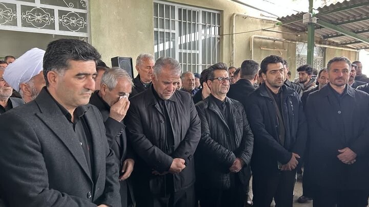 تصاویر/ پیکر مطهر دانش آموز شهید نازنین زینب ملایی در میاندوآب