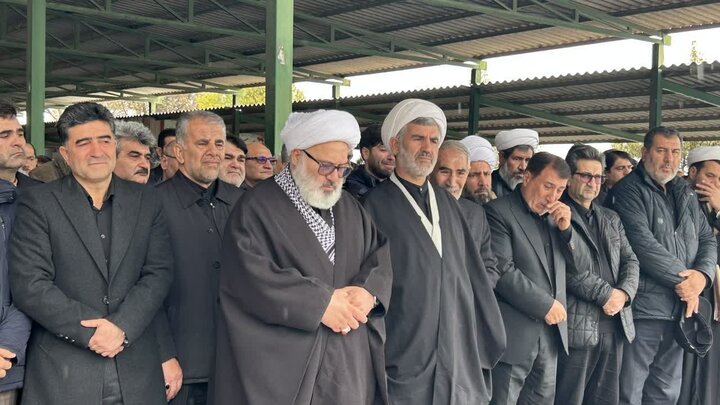 تصاویر/ پیکر مطهر دانش آموز شهید نازنین زینب ملایی در میاندوآب