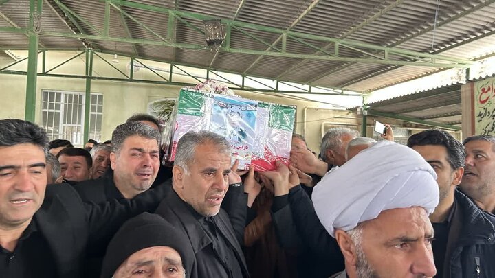 تصاویر/ پیکر مطهر دانش آموز شهید نازنین زینب ملایی در میاندوآب