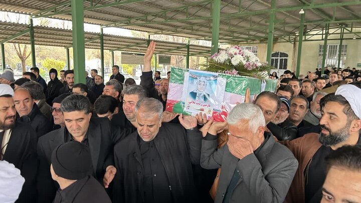 تصاویر/ پیکر مطهر دانش آموز شهید نازنین زینب ملایی در میاندوآب