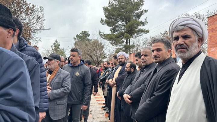 تصاویر/ پیکر مطهر دانش آموز شهید نازنین زینب ملایی در میاندوآب