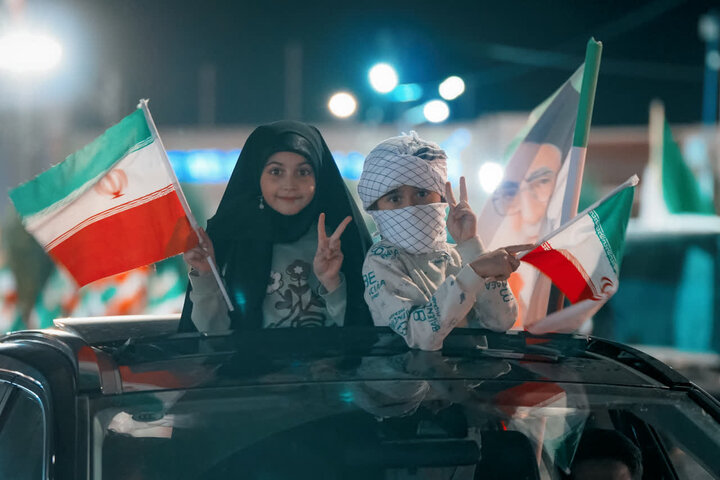 تصاویر/ بیست و پنجمین روز حضور کرمانی ها در میدان آزادی