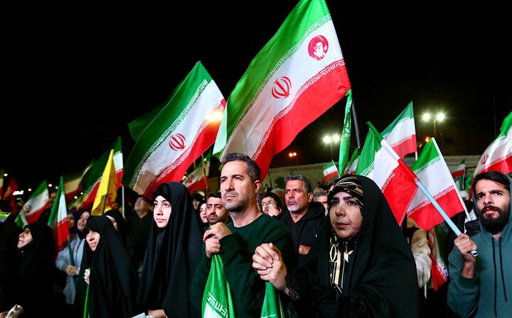 تصاویر/ بیست و چهارمین شب اجتماع پرشور در میدان انقلاب