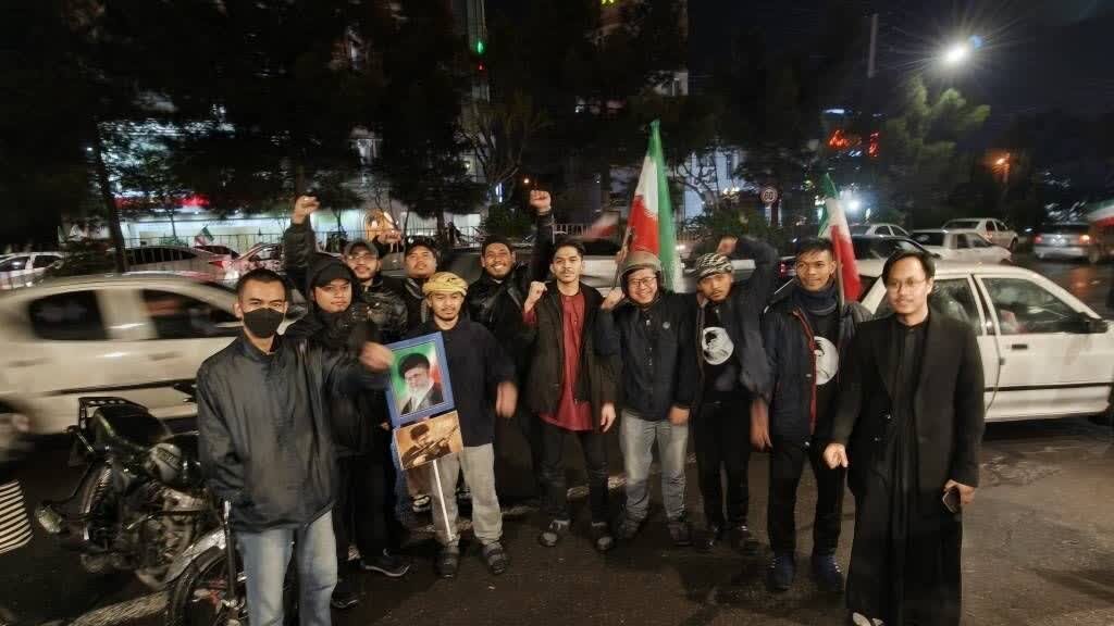 Himpunan Pelajar Indonesia Iran Gelar Konvoi Motor di Kota Qom, Suarakan Kehancuran Amerika-Israel