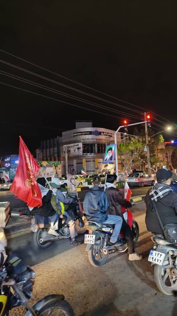 برگزاری رژه موتوری انجمن طلاب اندونزی در قم با شعار همبستگی با مردم ایران