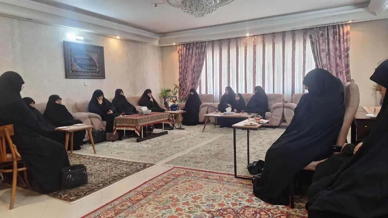زاویه نگاه حضرت زینب(س)، آرامبخش و راهنمای ما در سختی ها است