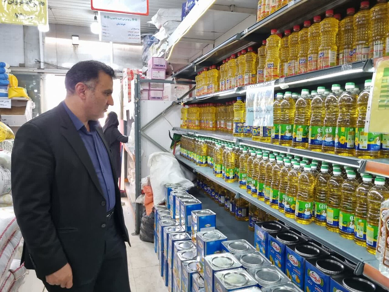 بازدید سرزده فرماندار کاشان از مراکز عرضه برای کنترل و تنظیم بازار