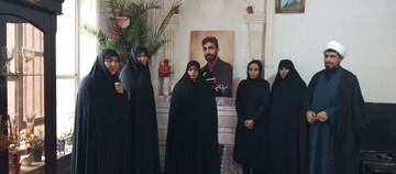 دیدار مسئولین علمیه الزهرا (س) با خانواده شهید اقتدار در شهربابک+تصاویر