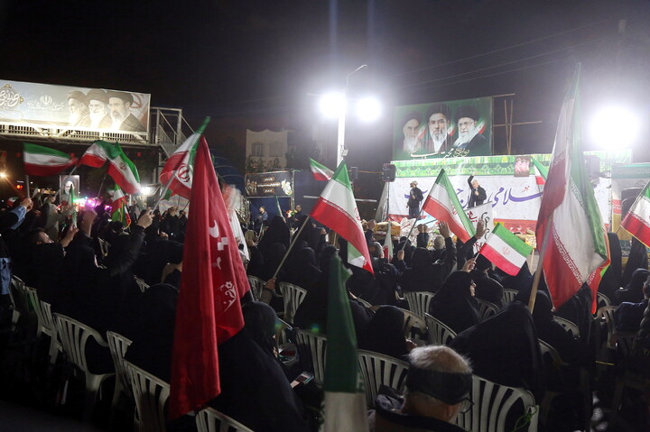 تصاویر/ مراسم وداع با شهید دانش آموز محمد حسین دهقان در اجتماع شبانه