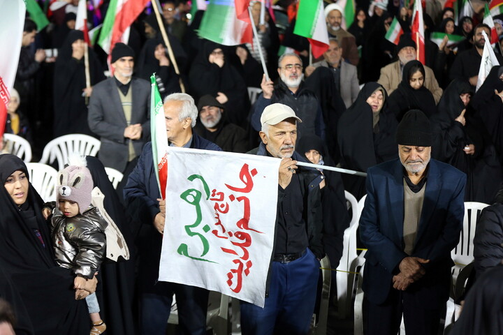 تصاویر/ مراسم وداع با شهید دانش آموز محمد حسین دهقان در اجتماع شبانه