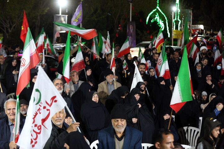 تصاویر/ مراسم وداع با شهید دانش آموز محمد حسین دهقان در اجتماع شبانه