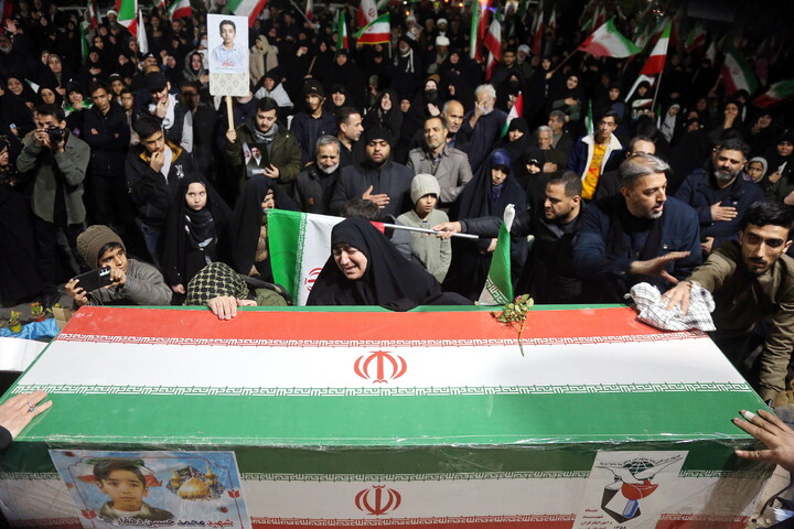 تصاویر/ مراسم وداع با شهید دانش آموز محمد حسین دهقان در اجتماع شبانه