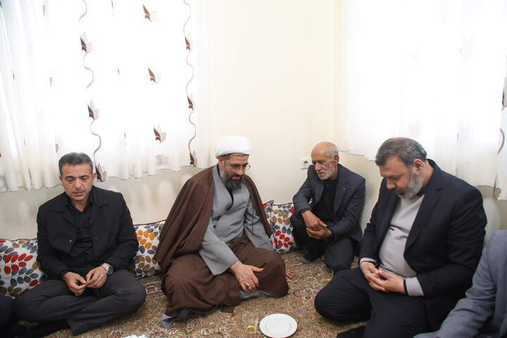 تصاویر / تقدیر نماینده ولی فقیه در استان همدان از خانواده شهدای جنگ رمضان