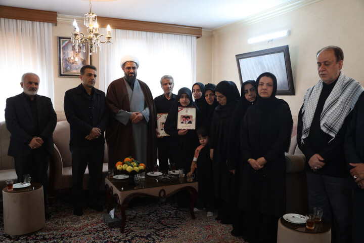 تصاویر / تقدیر نماینده ولی فقیه در استان همدان از خانواده شهدای جنگ رمضان
