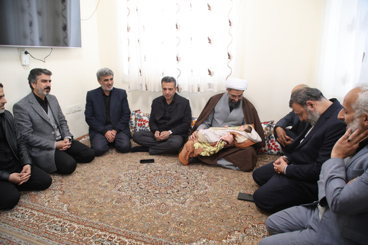 تصاویر / تقدیر نماینده ولی فقیه در استان همدان از خانواده شهدای جنگ رمضان